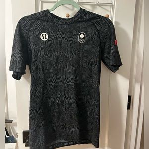 Lululemon Swiftly Tech 2.0 T-shirt, women’s size 8.